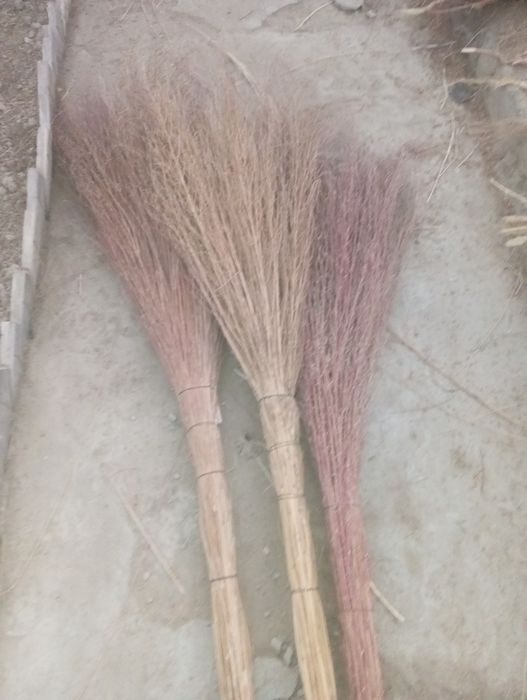 Hovli supurgi sotiladi