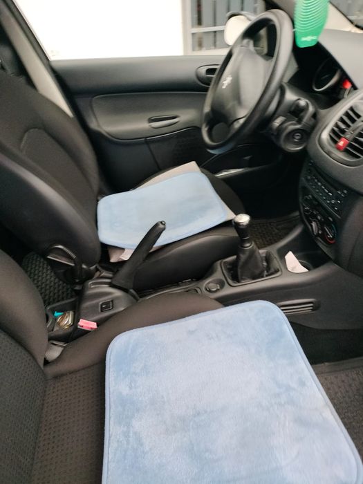 Vând autoturism peugeot 206