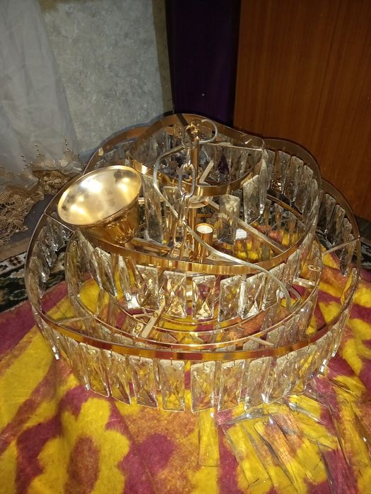 Продается люстра