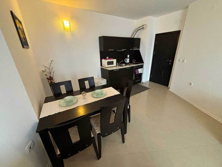 Тристаен апартамент за продажба в Атлантис, кв. Сарафово, Бургас