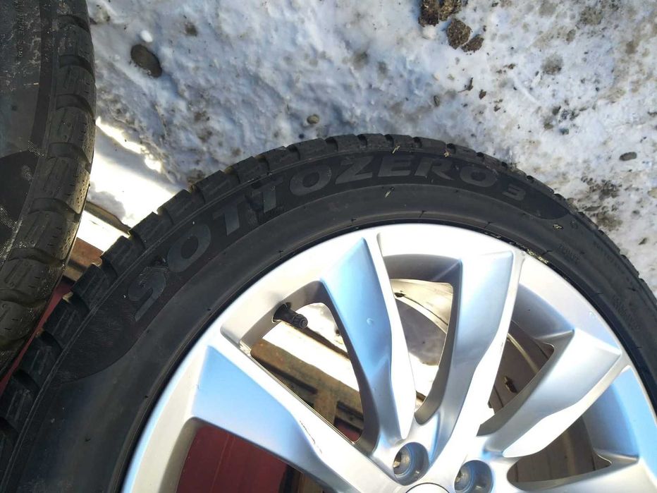 Doua Anvelope Iarna Pirelli SottoZero 3 245 45 R18 ci260