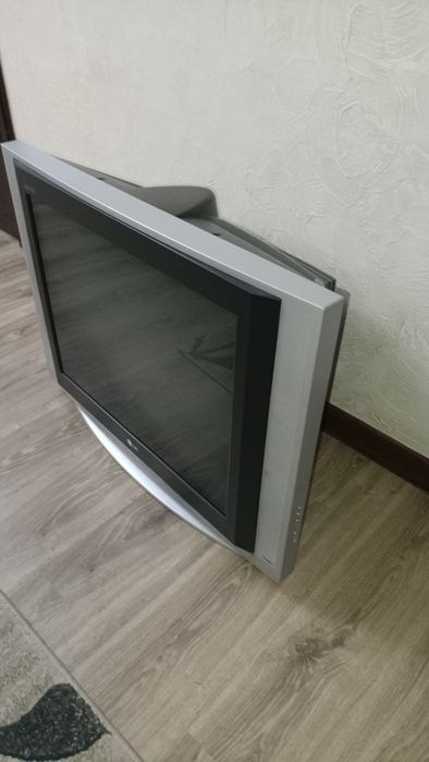 Продам телевизор LG