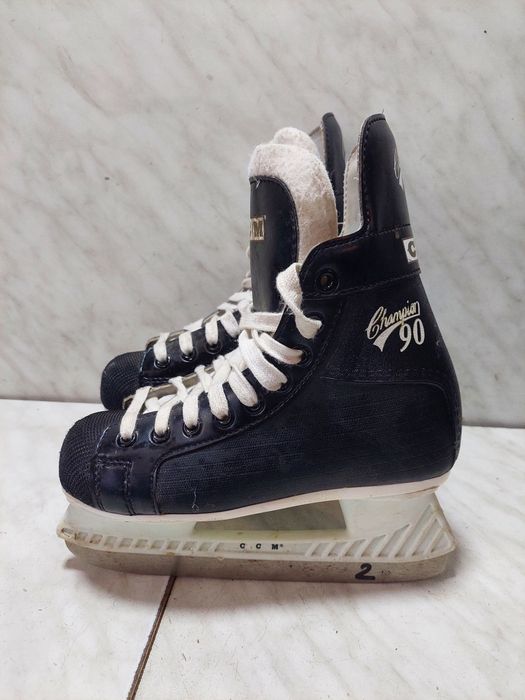 Patine 2 hochei hochey CCM Champion 90 marime 36 ( 23 cm)