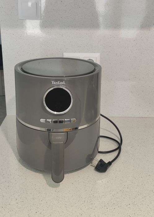 Уред  за готвене  с горещ въздух TEFAL ULTRA FRY EY111B15