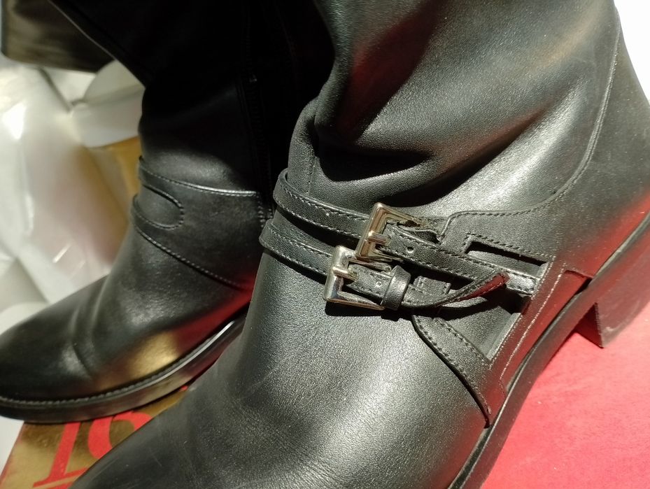 Продам женские сапоги