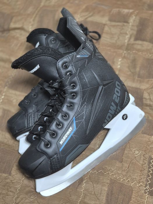 Продам коньки хоккейные