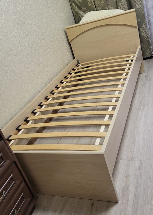 Продам кровать с матрасом,бу