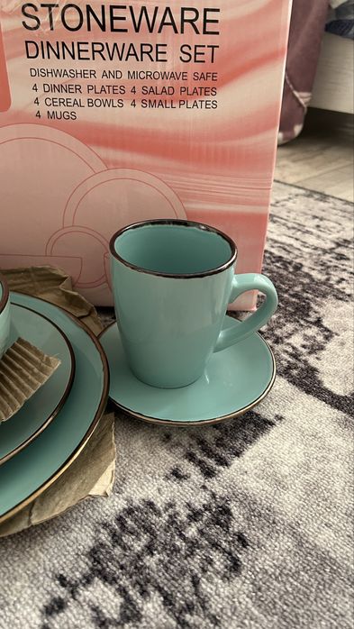 Набор посуды в берюзовом цвете