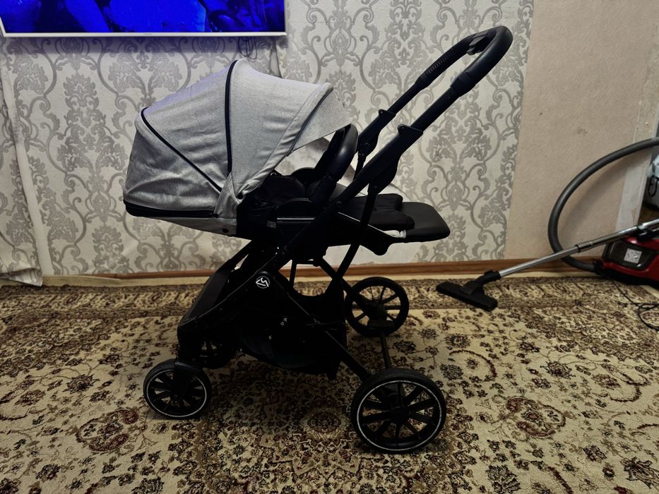 Продам прогулочную коляску