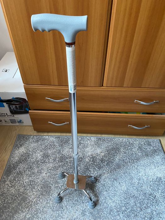 Baston cu 4 picioare