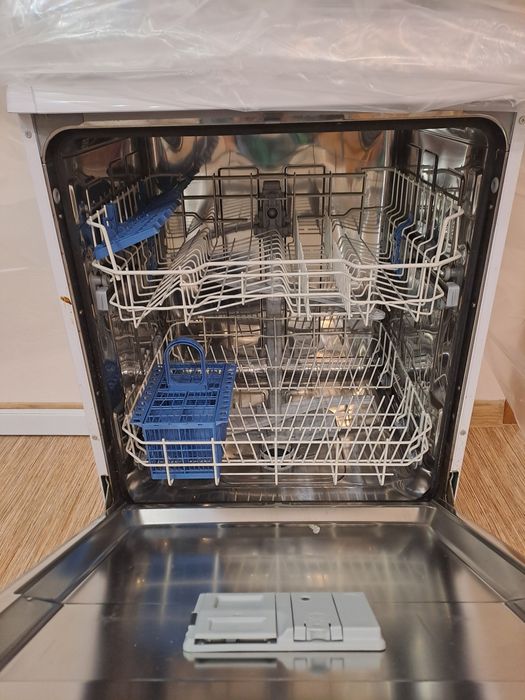 Продам посудомоечную Indesit