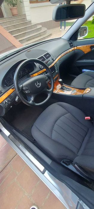 Mercedes-Benz Clasa E - limuzină