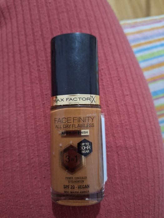 Fond de ten Max FactorX!