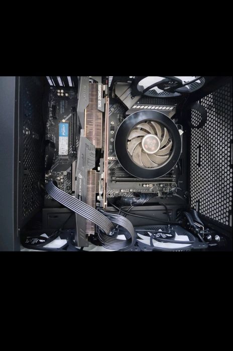 Продавам настолен компютър без монитор