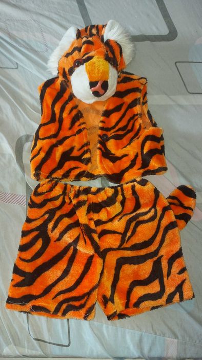 Продам новогодние костюмы