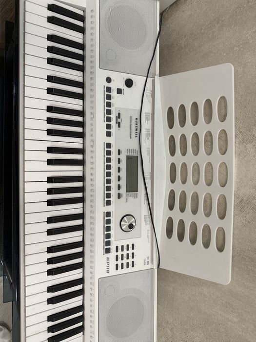 Продам синтезатор