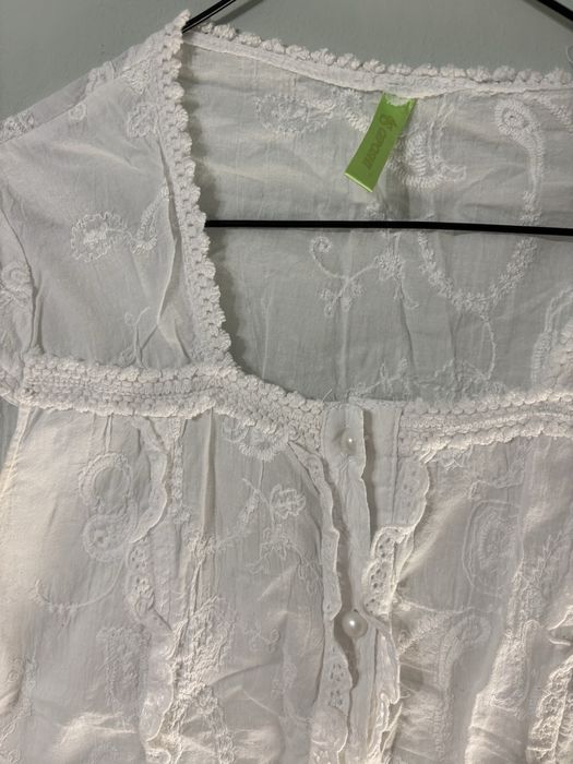 Бял потник с орнаменти, чисто нов, от  100% памук