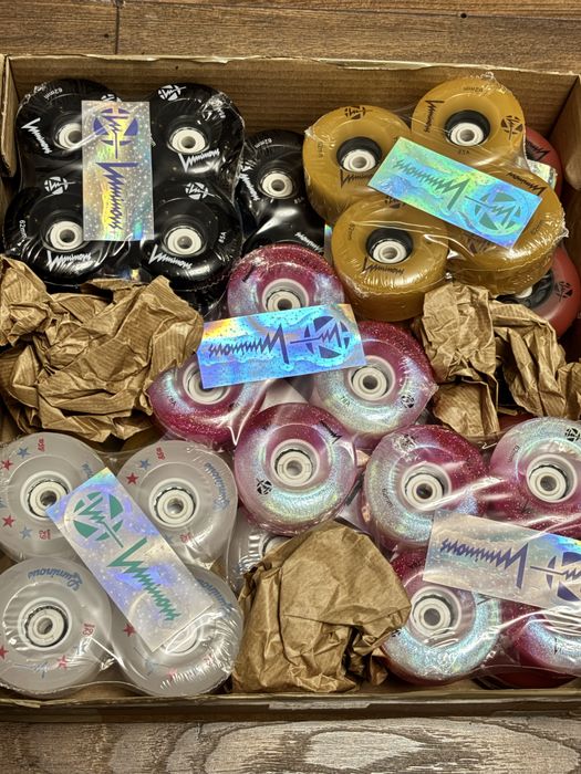 Светещи колела за ролкови кънки и скейтборд luminous