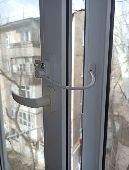 Москитные сетки на окна и двери