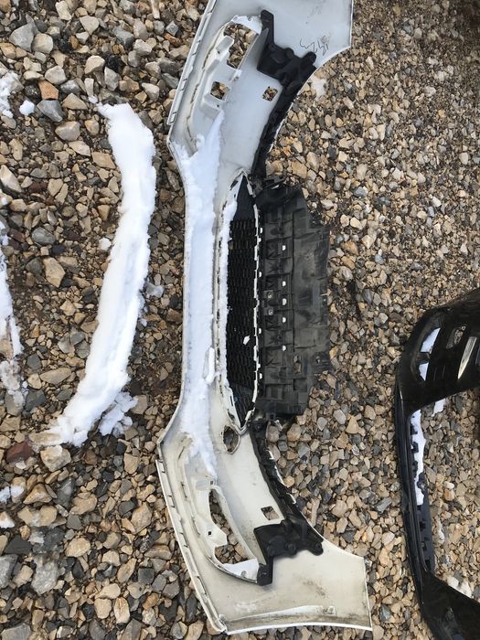 Предна броня с грил за Форд Фокус 2015-