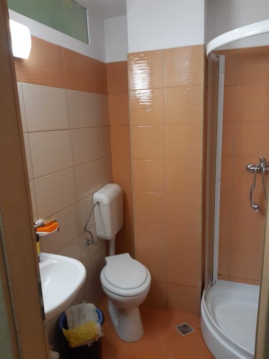 Ofer spre inchiriere apartament o camera