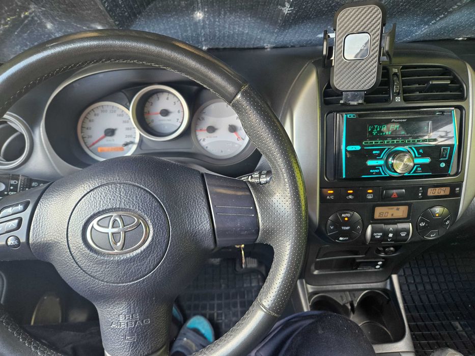 Toyota RAV4 2005 diesel 116 cp