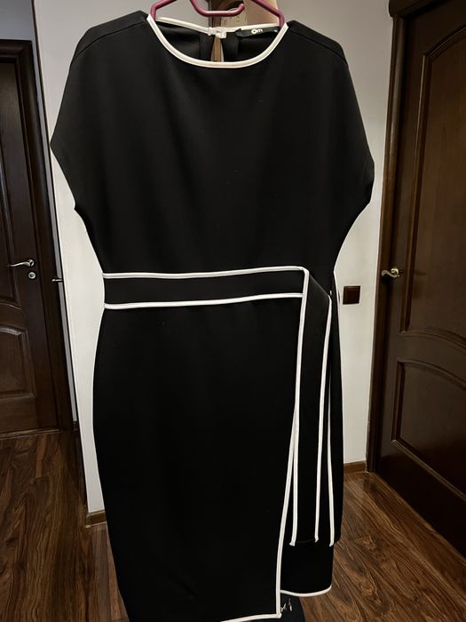 Платье черное и в мир и в пир