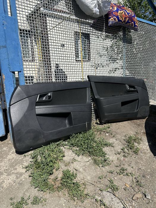 Продам обшивки приора 1 черный завод