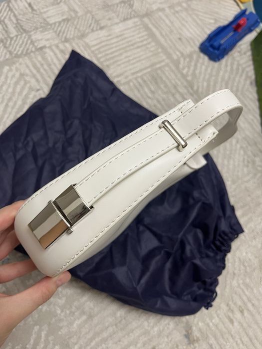 Продам миниатюрную белую сумку