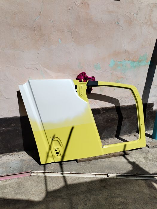 Прадаю дверь левую.