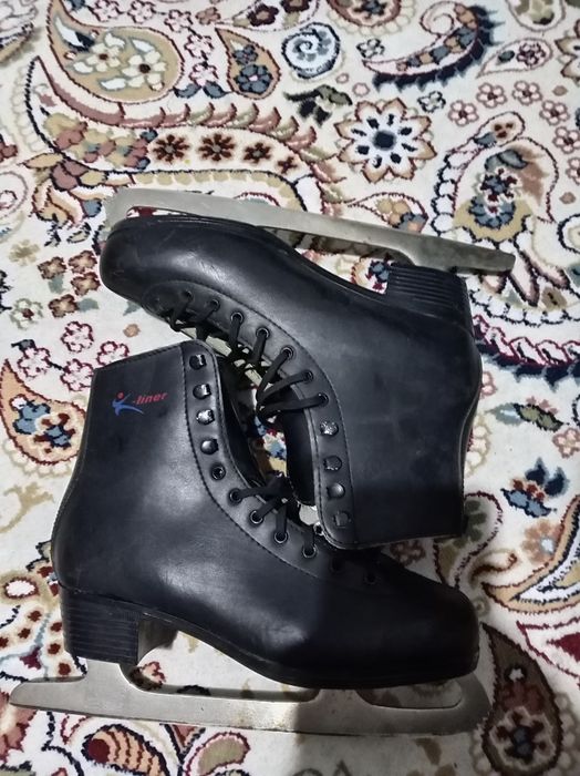 Продам коньки размер 40