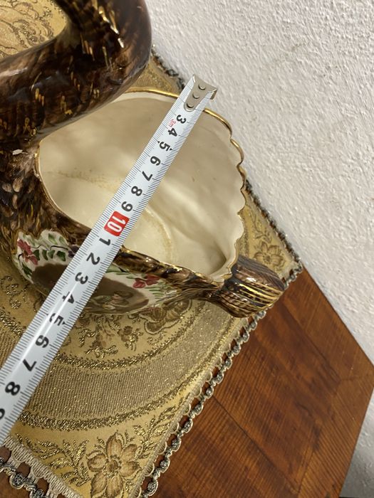 Белгийска кашпа от порцелан лебед