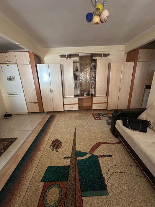 Închiriez apartament Marasesti