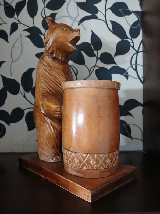 Статуэтка "Медведь с мёдом"