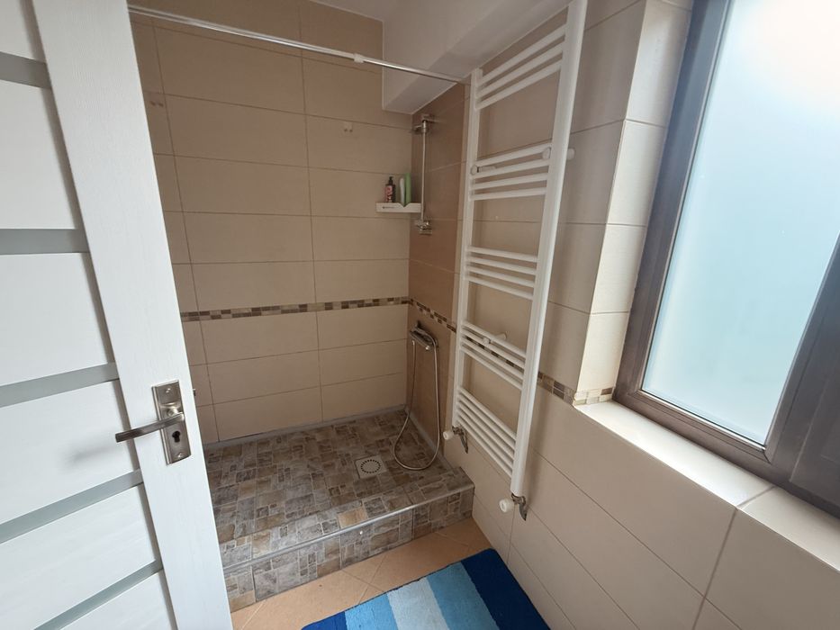 Inchiriez apartament 3 camere in regim hotelier