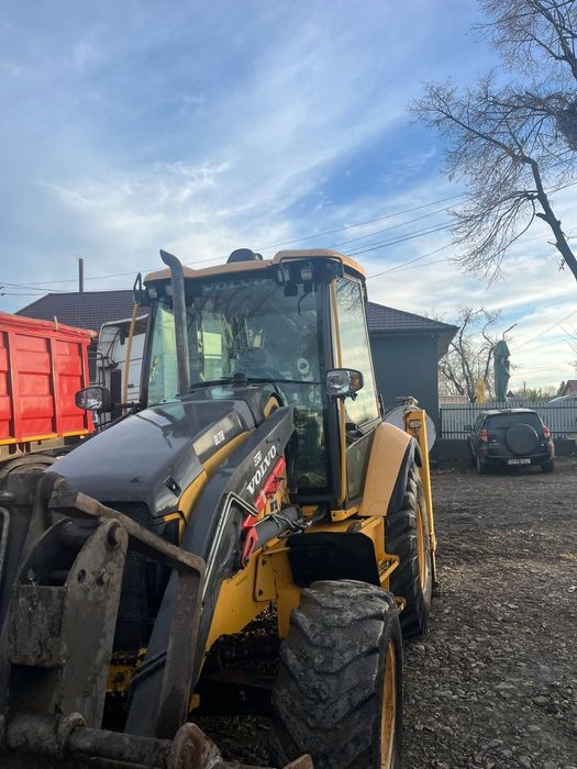 Vând Buldoexcavator volvo bl71 an 2015