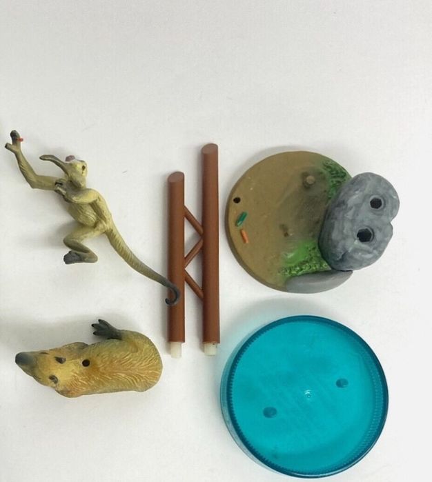 игрушка капибара и обезьянка