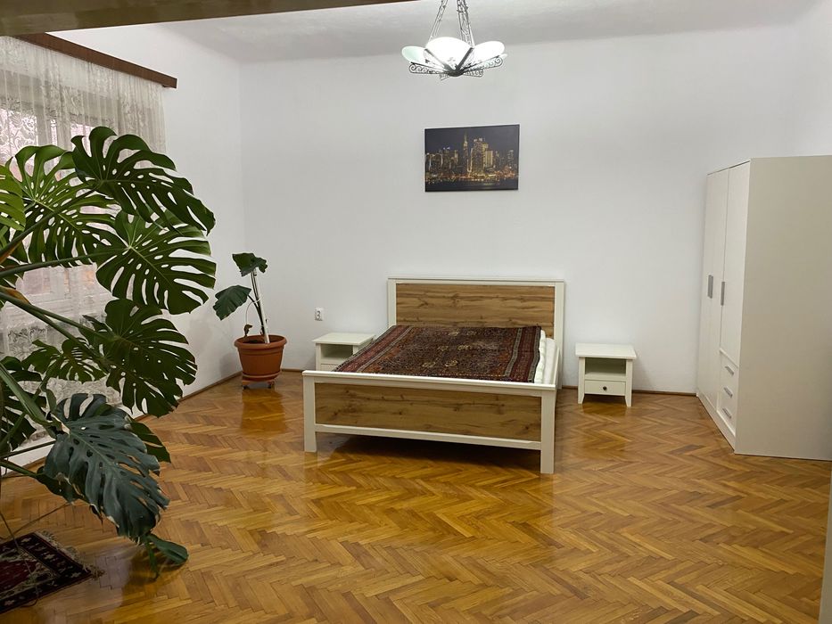 Casa cu spatiu comercial ,  garaj, str. dr. I. Ratiu-facultate ULB