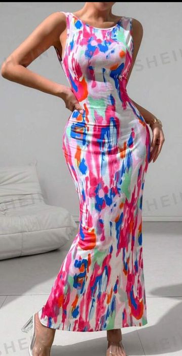 Дълга рокля с гол гръб