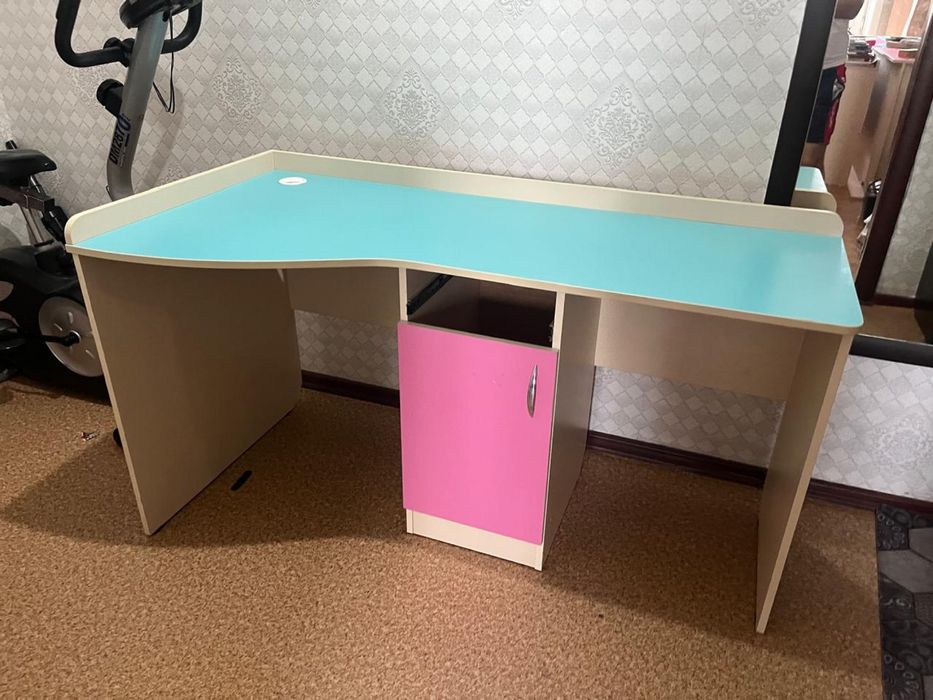 Продам!!! Детский стол