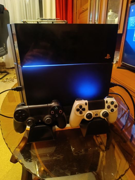 Продам ПС4 в хорошем состоянии!