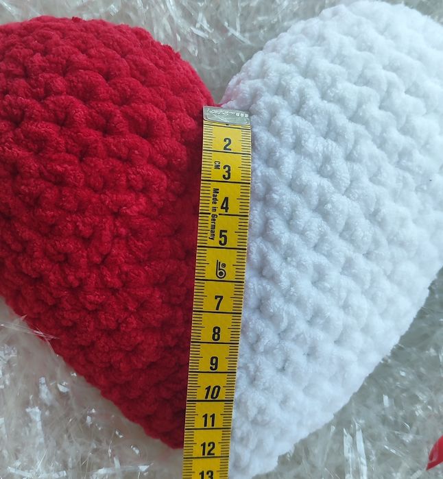 Плетено сърце в червено и бяло