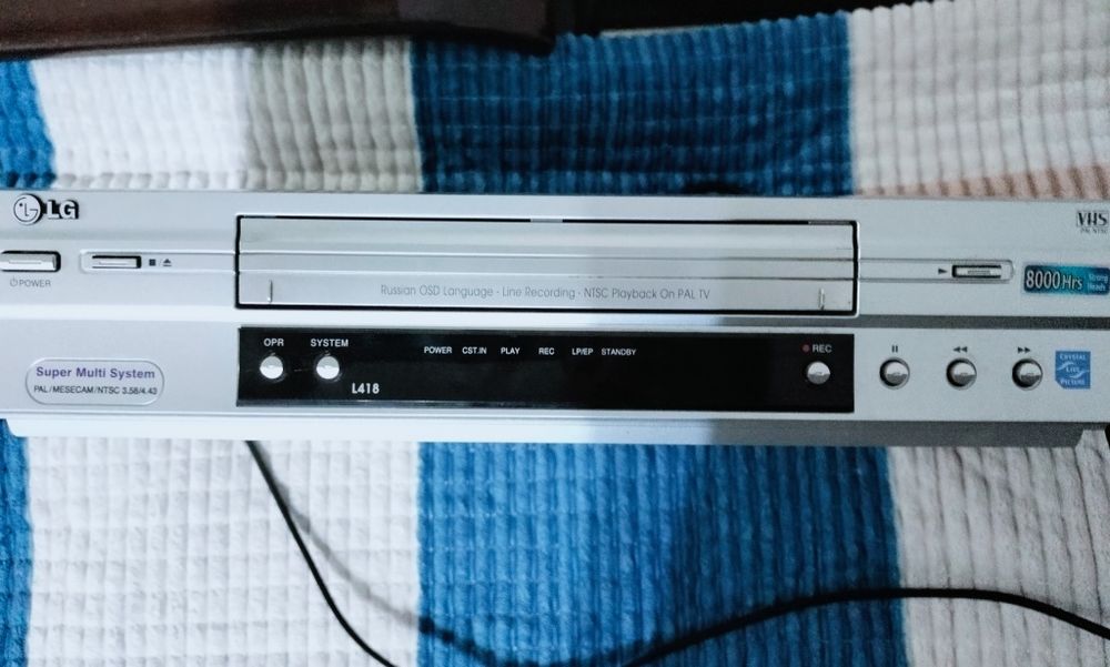 Продаю видеомагнитофон оригинал