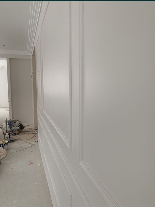 Покраска стен побелка потолка. Левкас