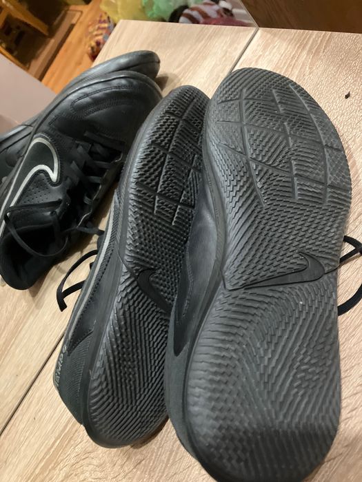 Обувки за зала и за изкуствена трева