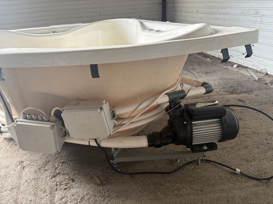 Cadă pentru colț cu funcție jacuzzi