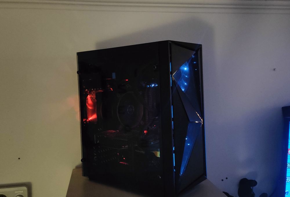 PC gaming i7 8700k , 16gb ddr4, r9 290 4gb, ssd 500gb