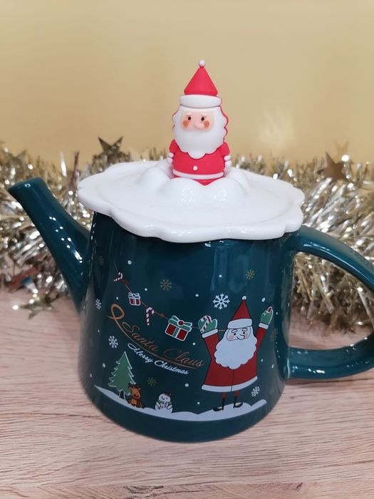 Коледен чайник за чай, с вътрешна цедка и капак за запарване. Нов, под