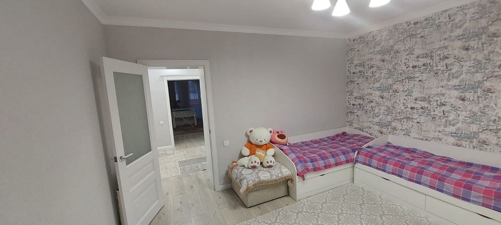 Продам 4-х ком квартиру. Левый берег район Ханшатыр.