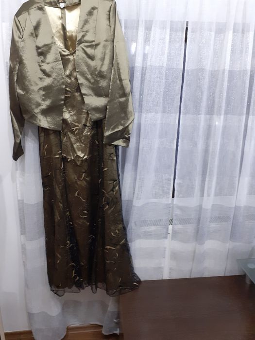 Rochie seara lunga.